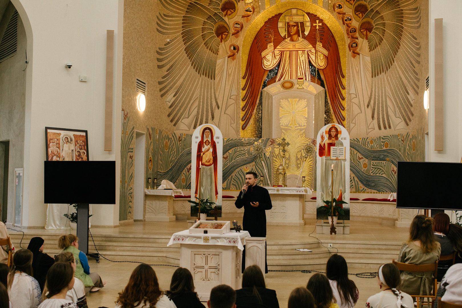 Діємо там, де нам болить: як студенти колегіуму УКУ служать іншим Діємо там, де нам болить: як студенти колегіуму УКУ служать іншим