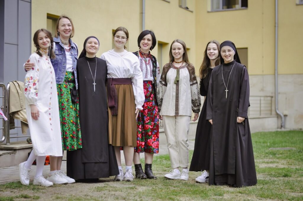 Діємо там, де нам болить: як студенти колегіуму УКУ служать іншим Діємо там, де нам болить: як студенти колегіуму УКУ служать іншим
