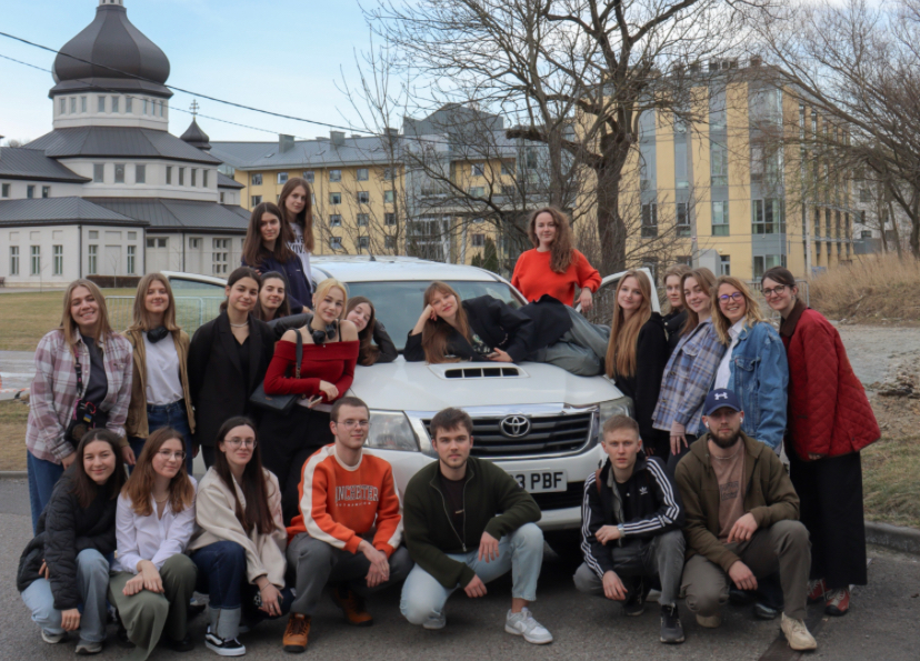 Діємо там, де нам болить: як студенти колегіуму УКУ служать іншим Діємо там, де нам болить: як студенти колегіуму УКУ служать іншим