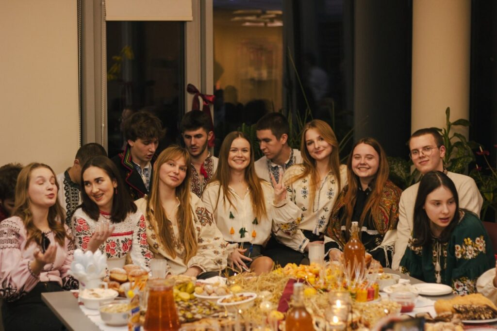 Діємо там, де нам болить: як студенти колегіуму УКУ служать іншим Діємо там, де нам болить: як студенти колегіуму УКУ служать іншим