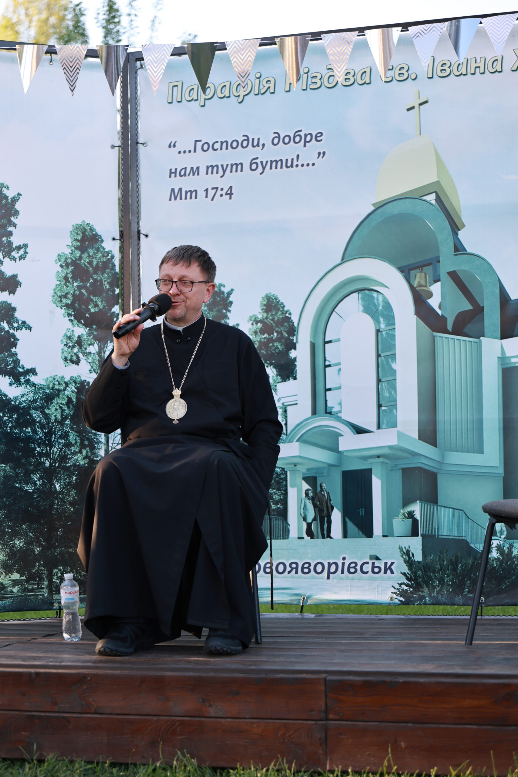 Про віру без шаблонів: здибанка молоді з владикою Володимиром Про віру без шаблонів: здибанка молоді з владикою Володимиром