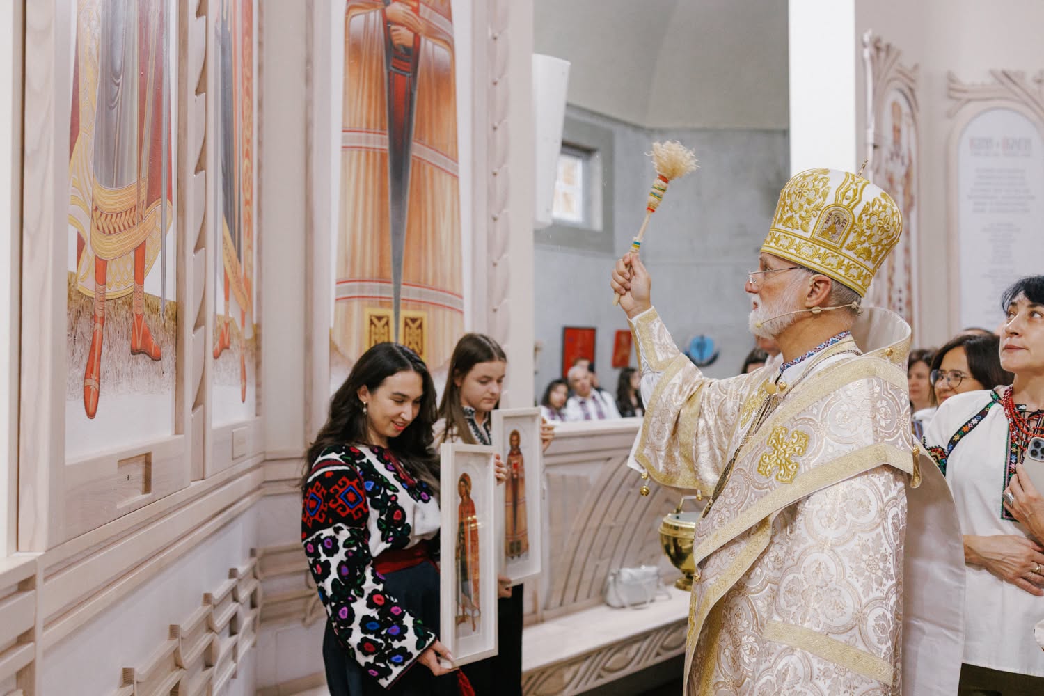 Святість має багато доріг, але веде до єдиного Христа, – в університетському храмі УКУ освятили унікальні ікони святих Святість має багато доріг, але веде до єдиного Христа, – в університетському храмі УКУ освятили унікальні ікони святих